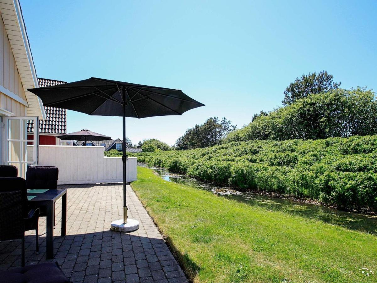 4 Person Holiday Home In Bl Vand Blåvand Exteriör bild